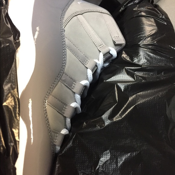 Cool Gray 11’s Sizes 6y, 11, 9, 8.5 Brand new main image 4